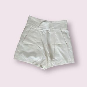French Connection | EUC Women's High waisted Shorts Size 6 in White